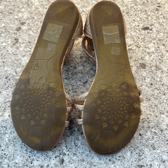 Junior girls dress sandals. Great condition. Worn a couple of times. - Picture 3 of 5